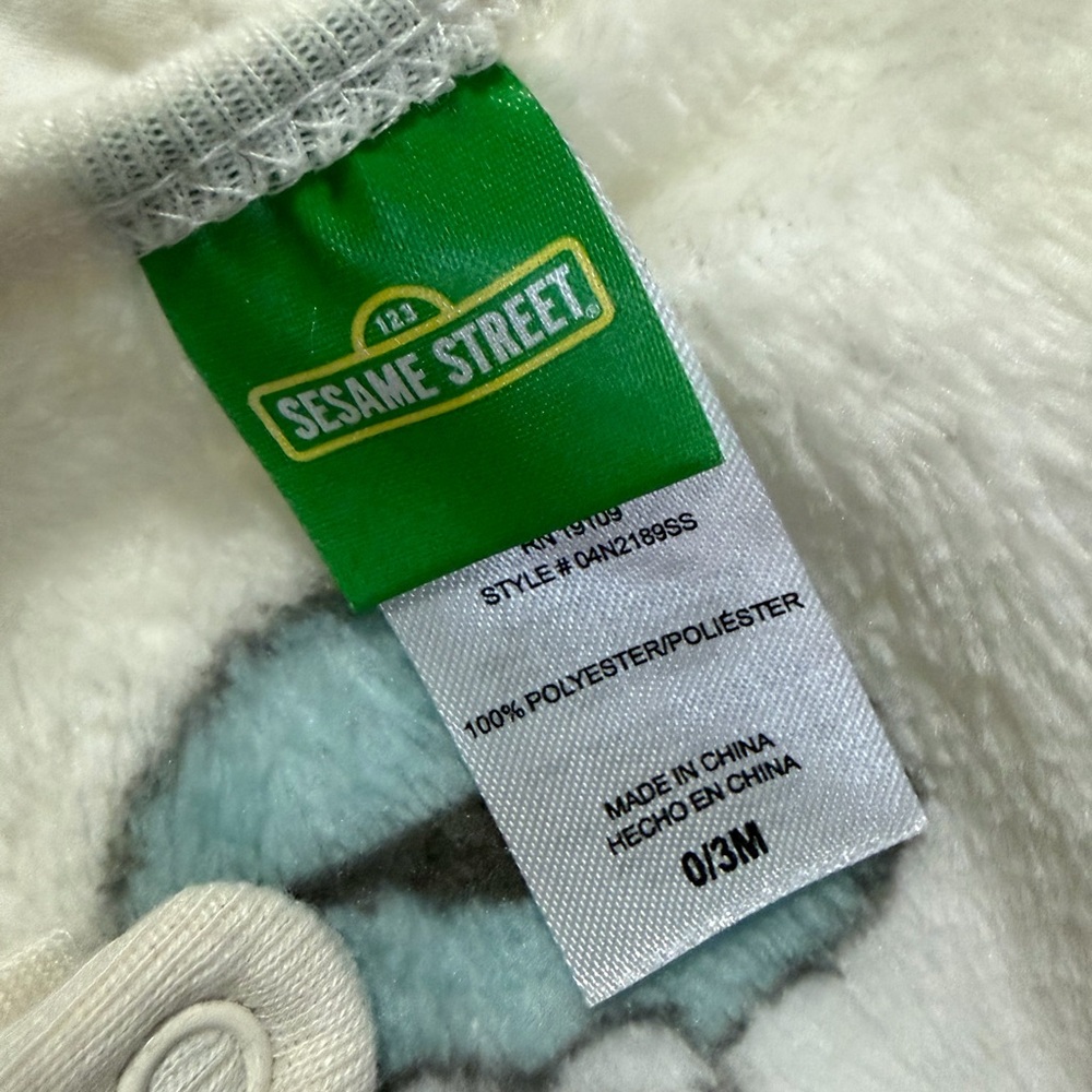 Sesame Street Fleece Baby Footie Sleeper w/ Covered Mittens size 0-3 Months NWOT - Picture 15 of 15